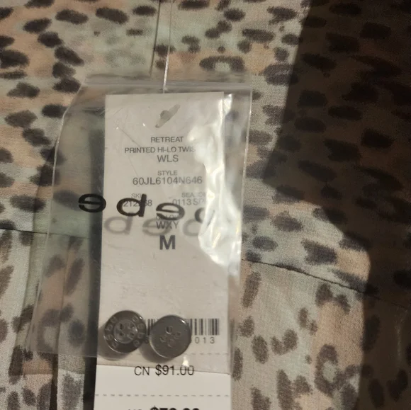 NWT Bebe Women's  Animal Print Wrap Roll Tab Sleeves Chiffon Cropped Top - Picture 12 of 13